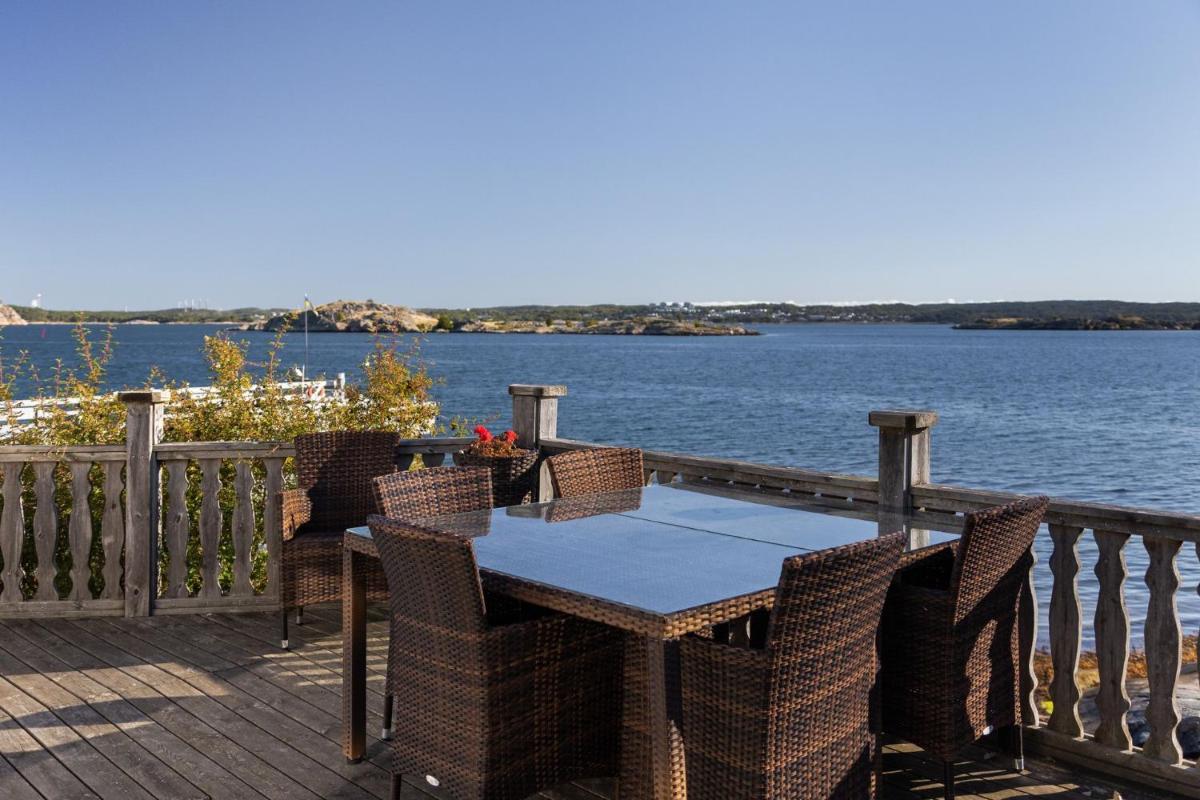 Holiday house with sea views and private beach on Tjorn - Housity