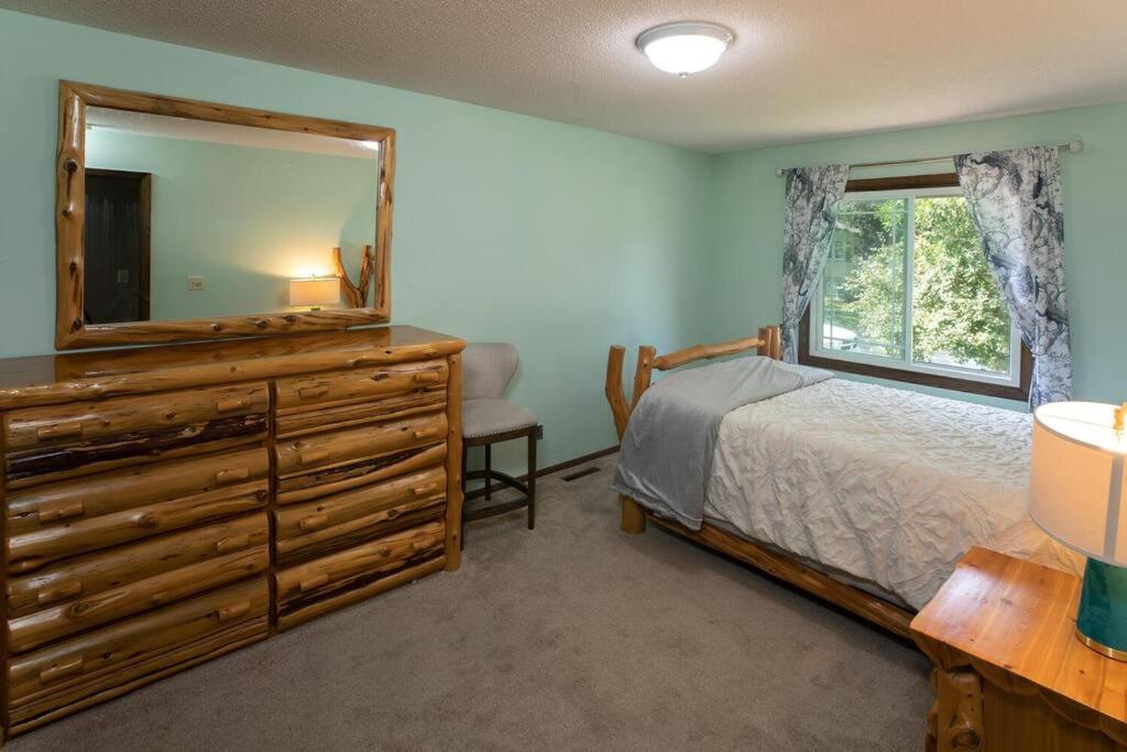 Suitetrails - Home in suburban neighborhood with POOL\HOT TUB