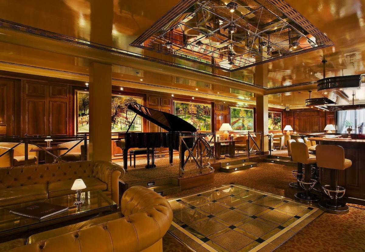 Ein Sitzbereich in der Unterkunft Colombi Hotel