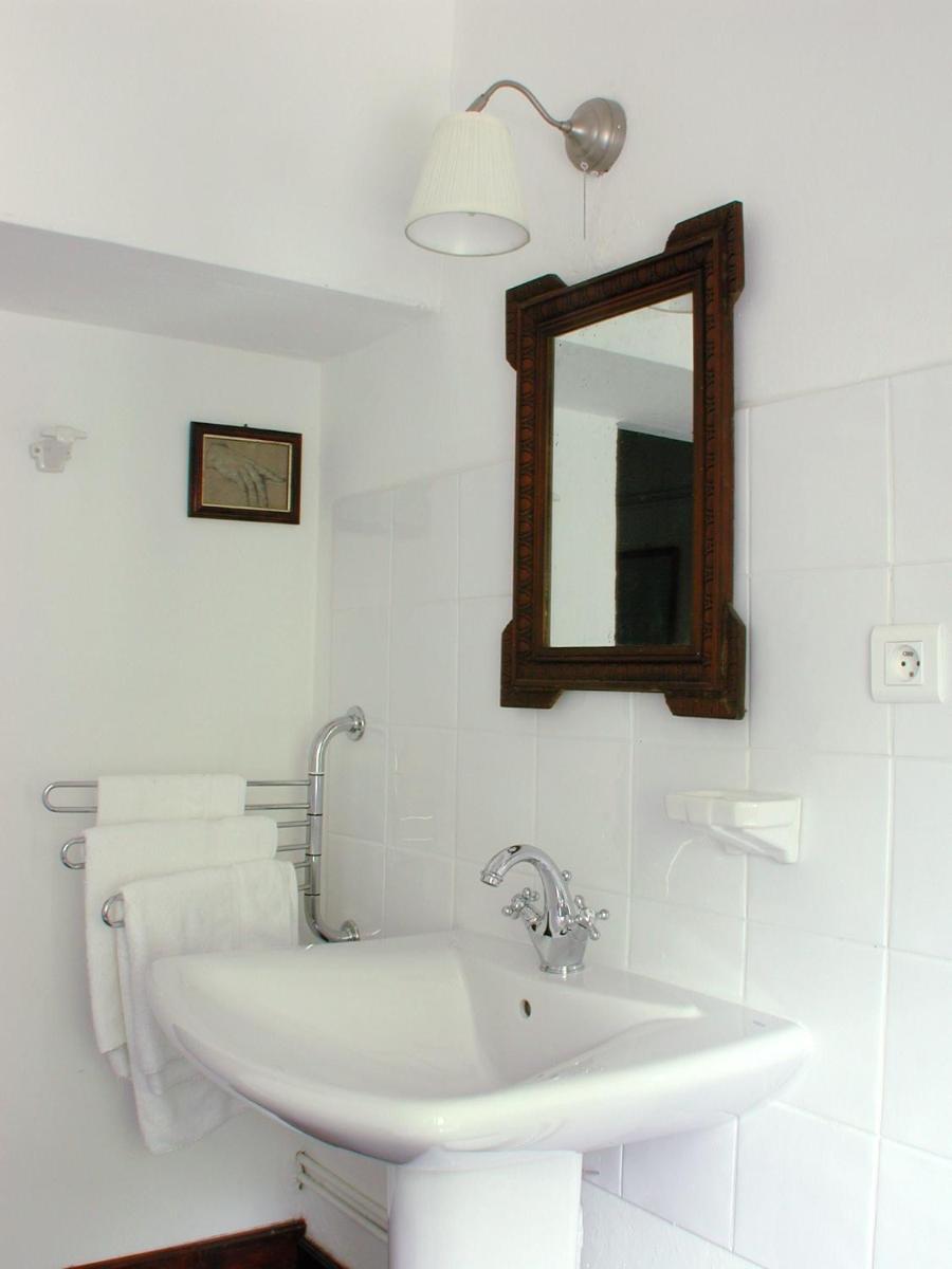 Salle de bains dans l'établissement Hotel Logis - Chateau de Beauregard