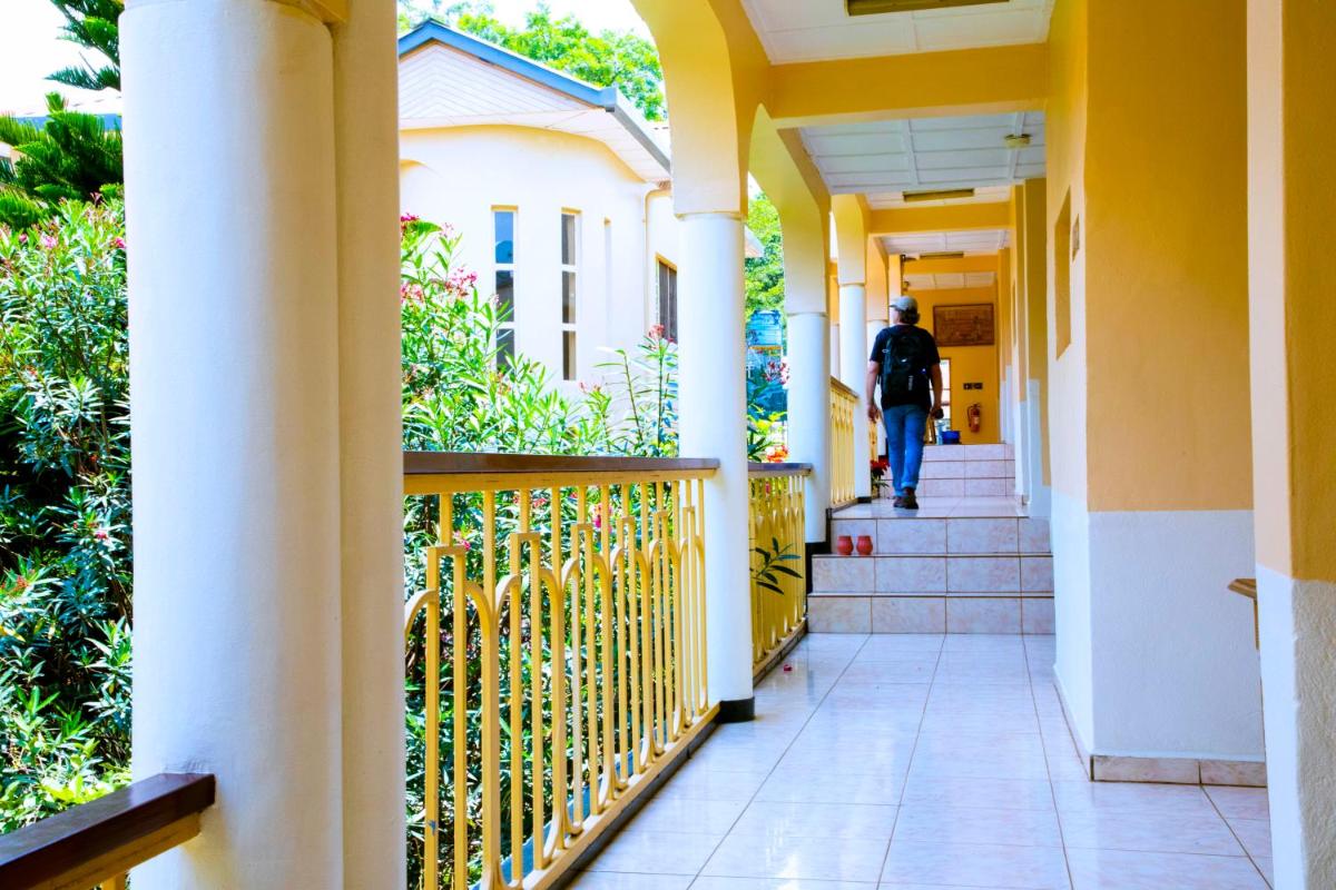 Iris Guest House - Housity