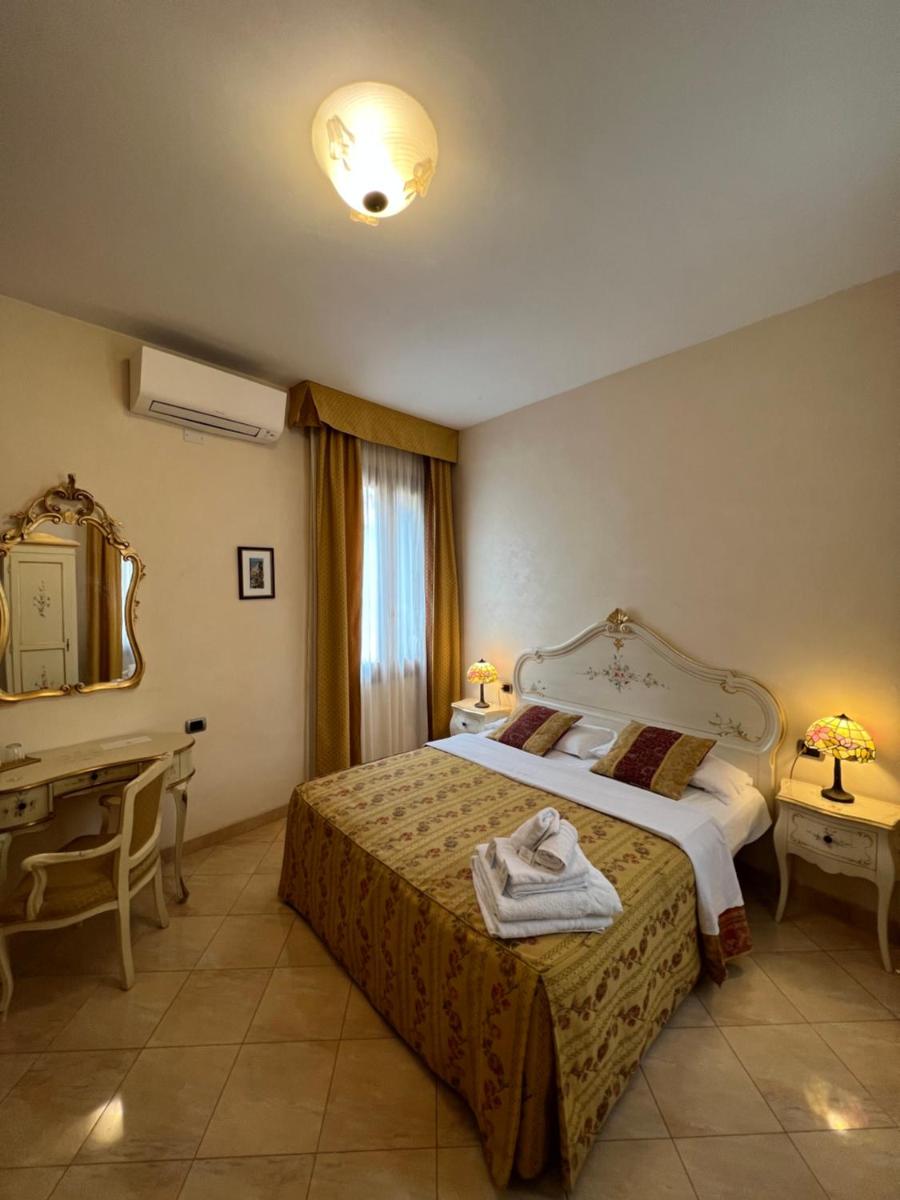 Angeles Inn - Housity