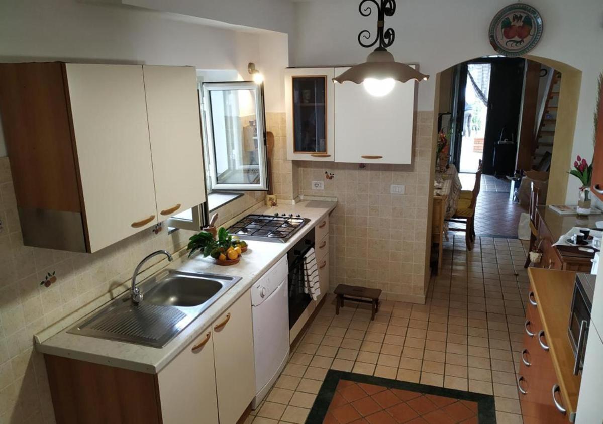 Peri Peri Guest House - Housity