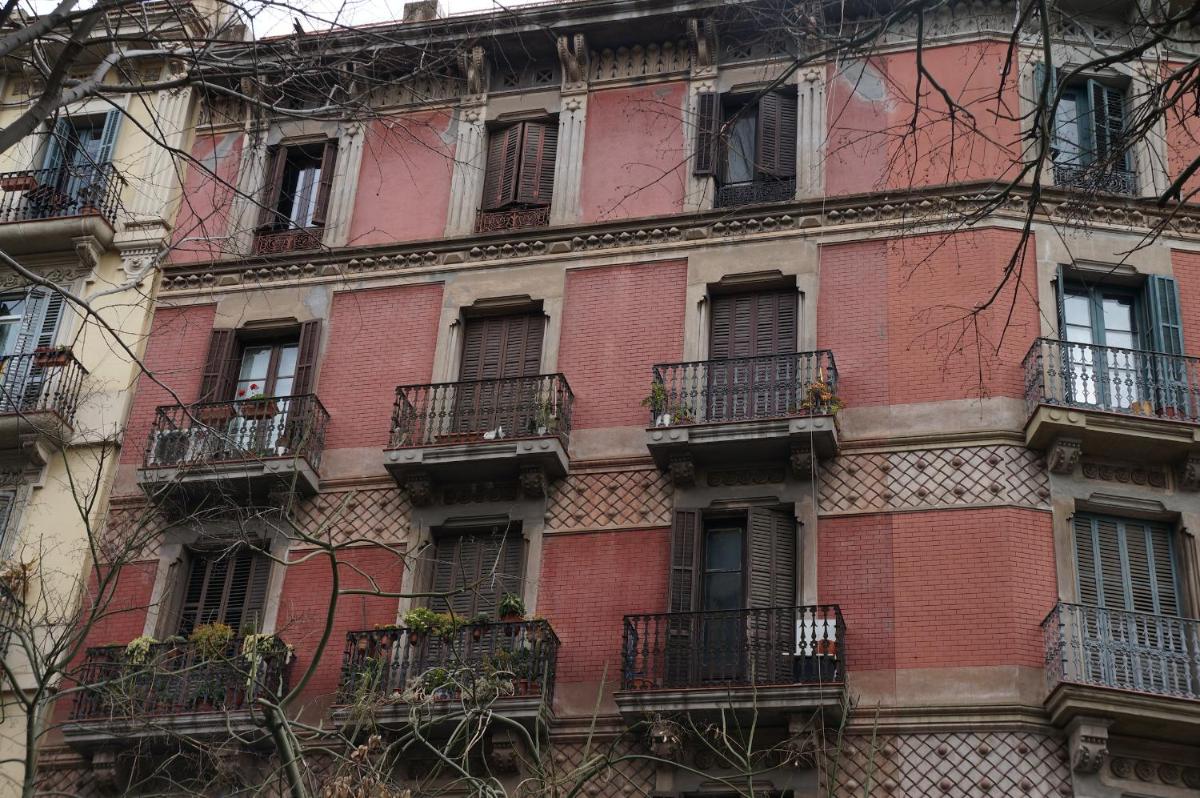 LUXURY BARCELONA CENTRAL CITY COSY 3 BEDROOM APARTMENT WITH PRIVATE TERRACE - Hizvo