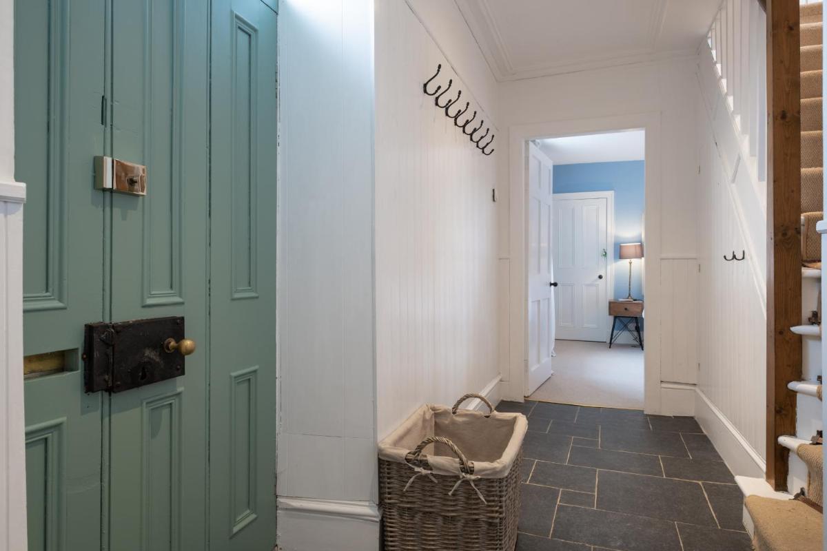 Seaside cottage on Moray coast - Housity