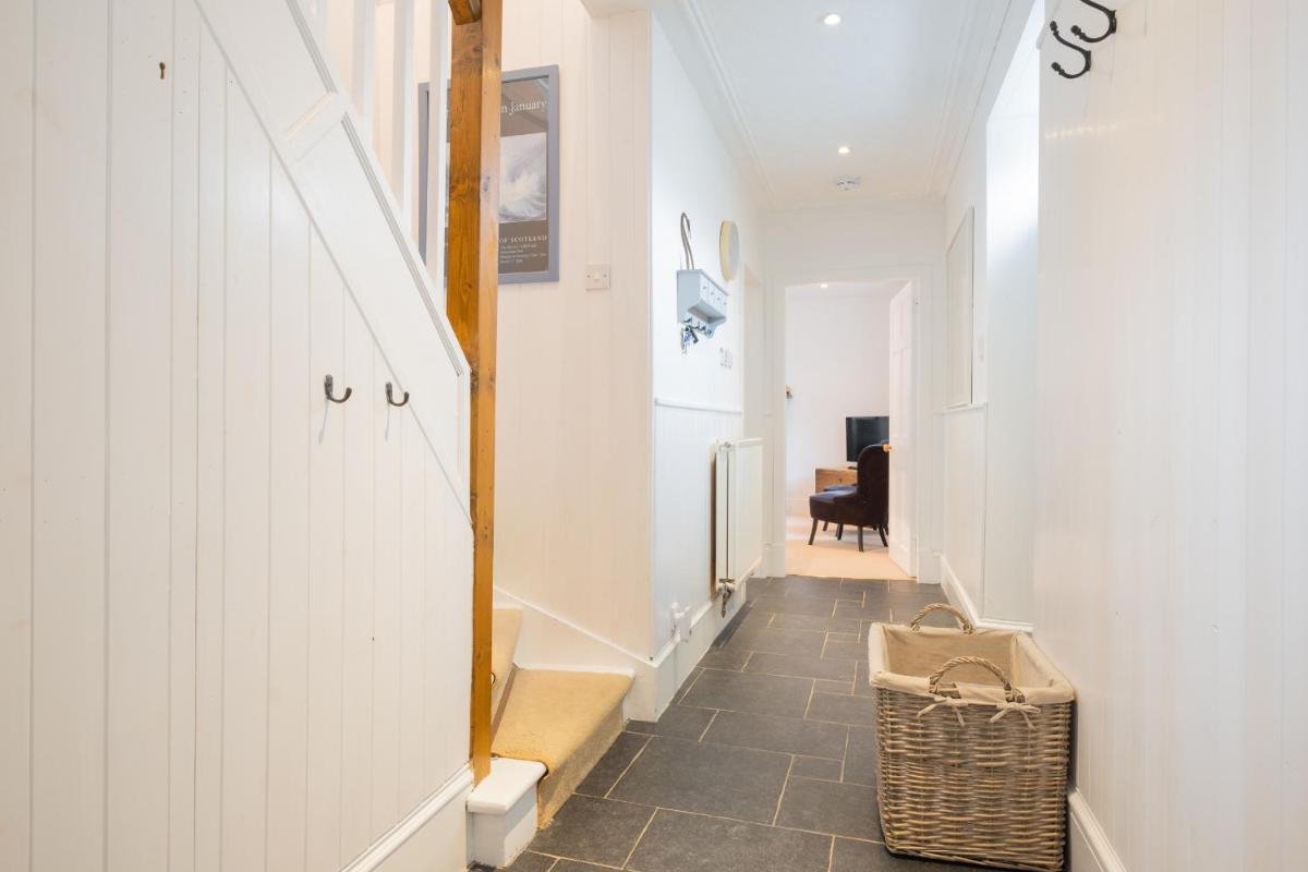 Seaside cottage on Moray coast - Housity