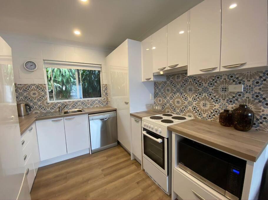 Fuller Holidays - Sky's Beach House Iluka - Housity