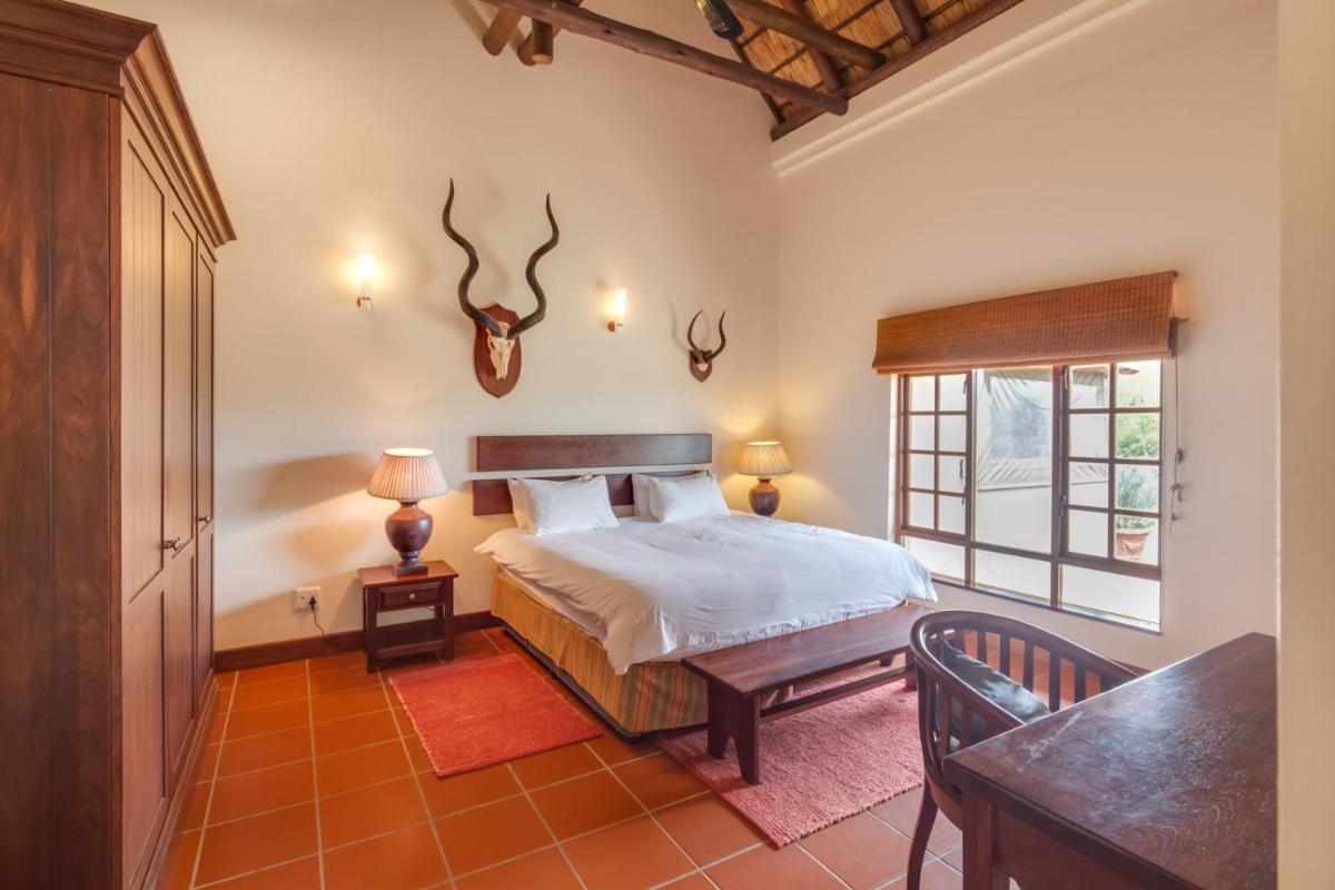 Luxurious 4 Bedroom Villa with 2 Bedroom cottage 1 - Housity