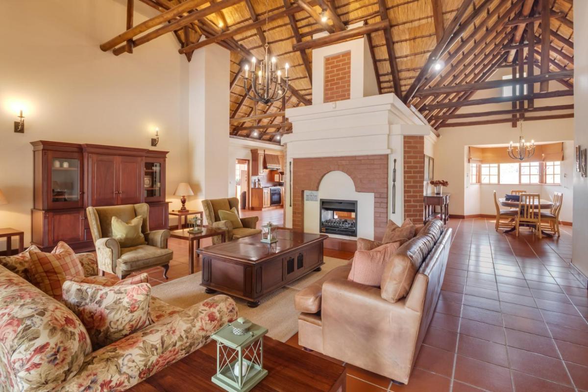 Luxurious 4 Bedroom Villa with 2 Bedroom cottage 1 - Housity