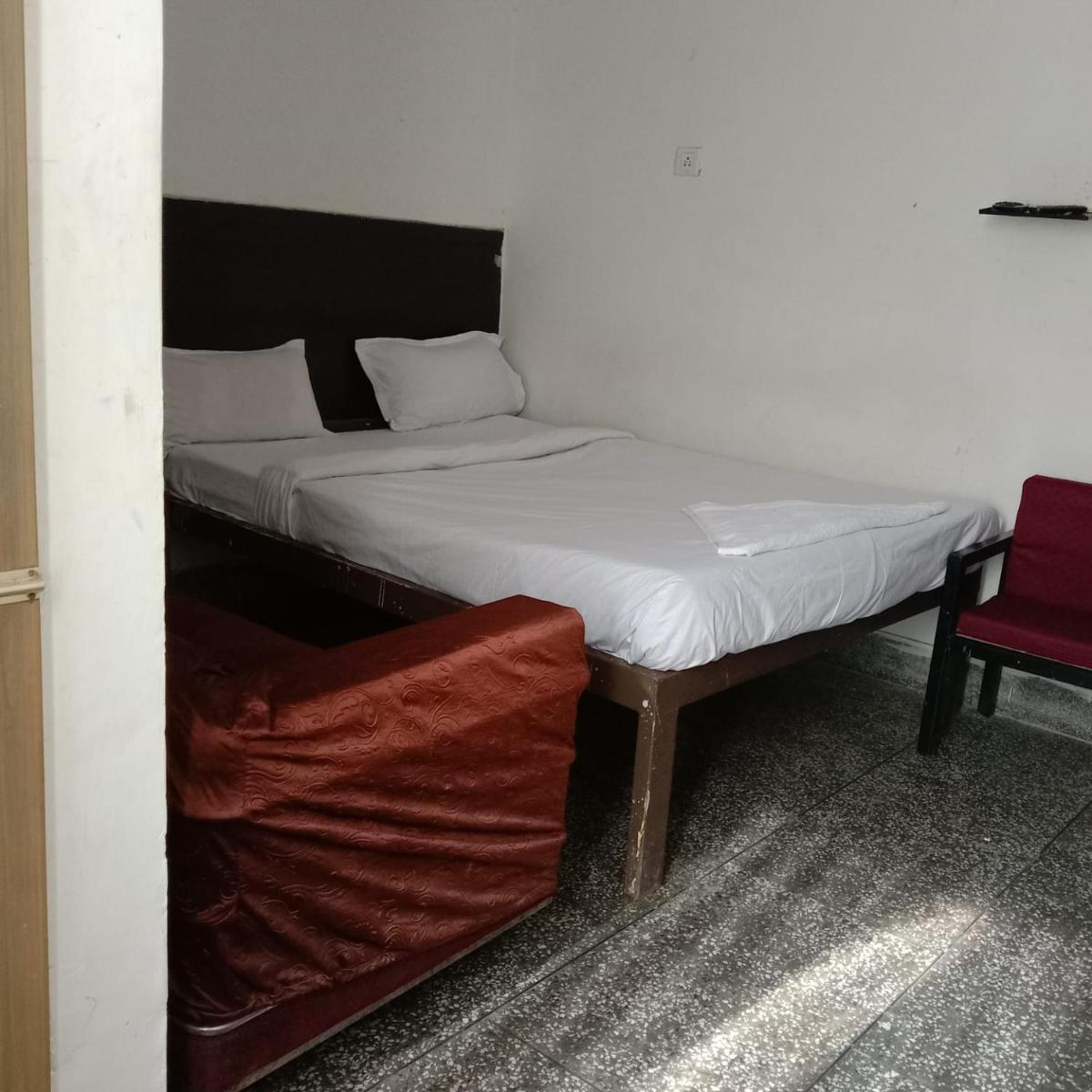 Hotel Sumitra By WB Inn - Housity