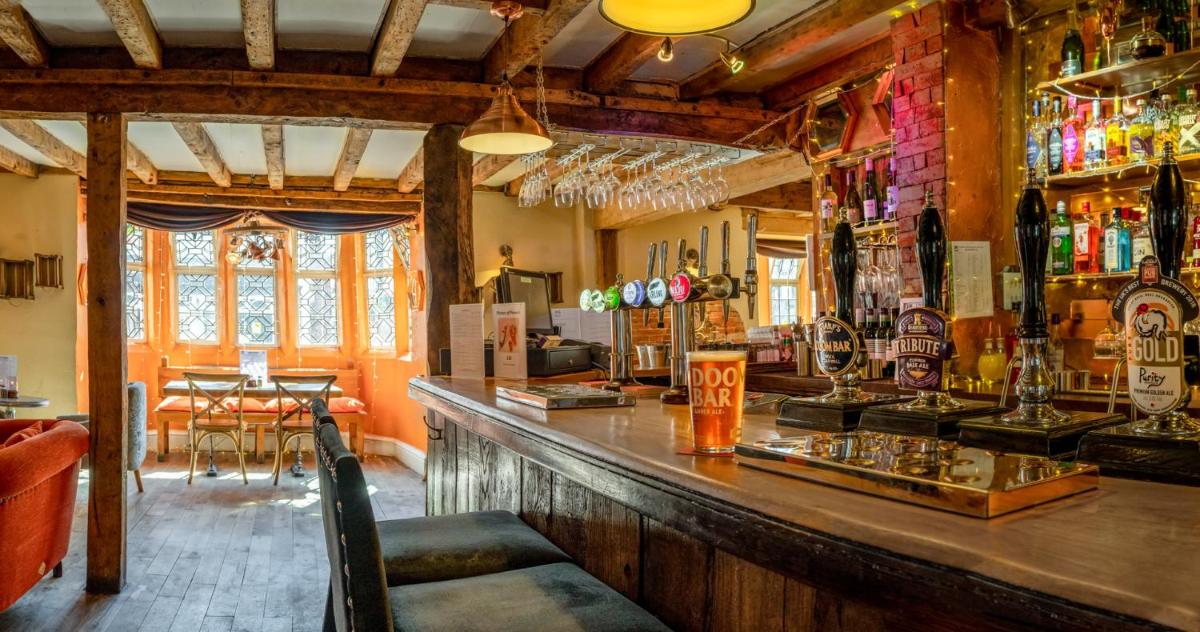 The White Swan Hotel Bar & Restaurant - Housity