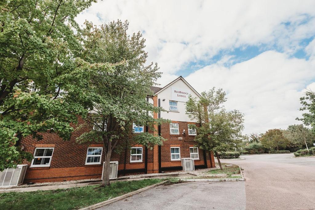 Redbridge Lodge - Housity