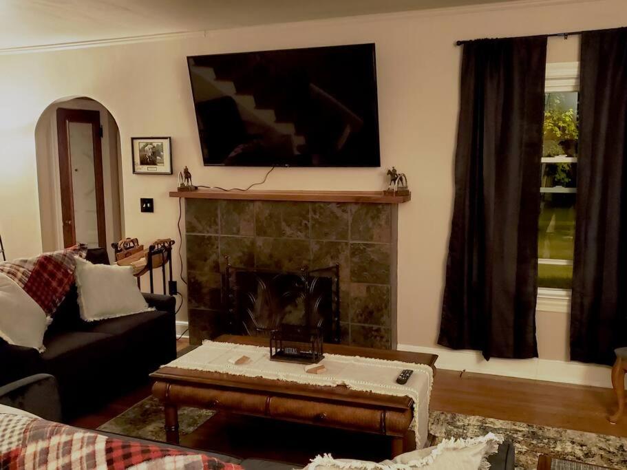 Saratoga Eastside Home perfect Autumn getaway - Housity