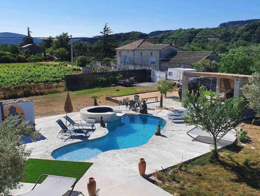 Gîte Les Rosaces à Vallon Pont d'Arc - Housity
