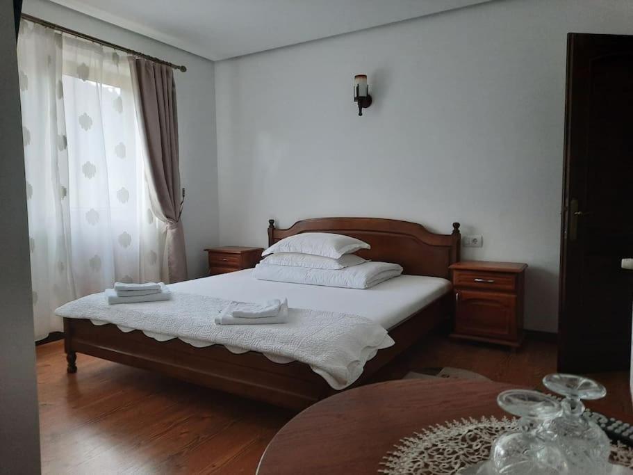 Pensiunea Putnisoara - Housity