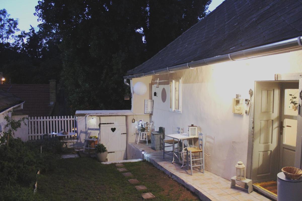 Teljesen felszerelt kis ház, saját udvarral :) - Notre petite maison - Housity