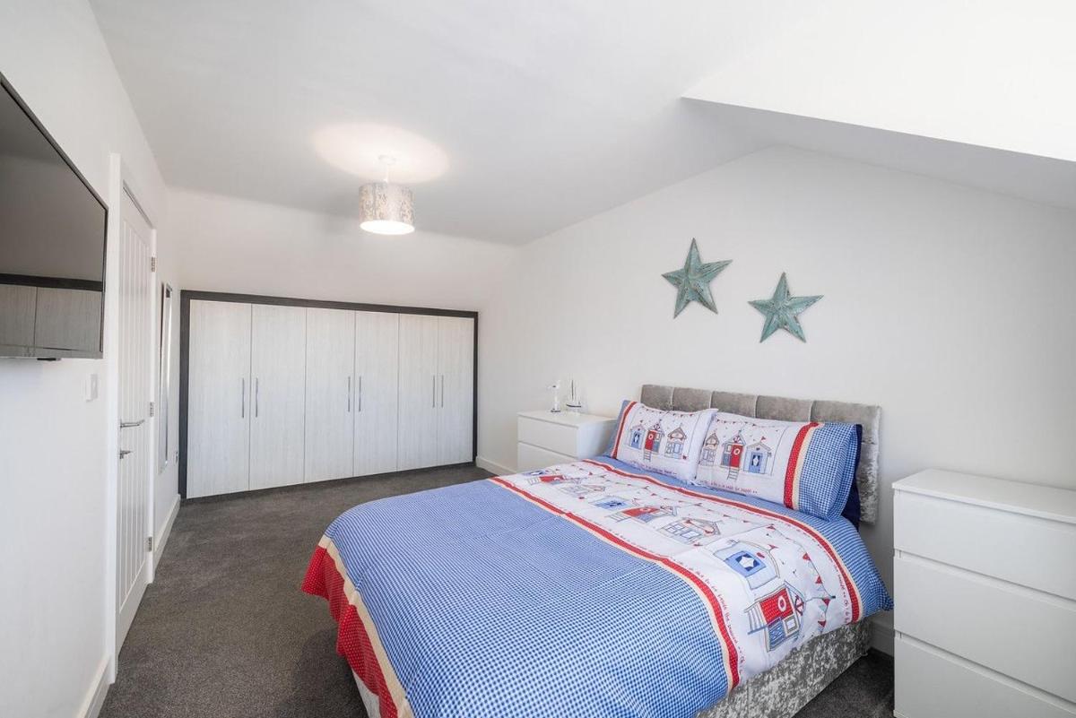 Cleethorpes Holiday Home SLEEPS 6 - Housity