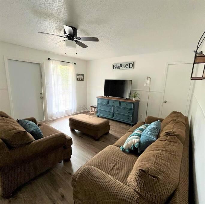 Welcome to The Country Lake - Housity