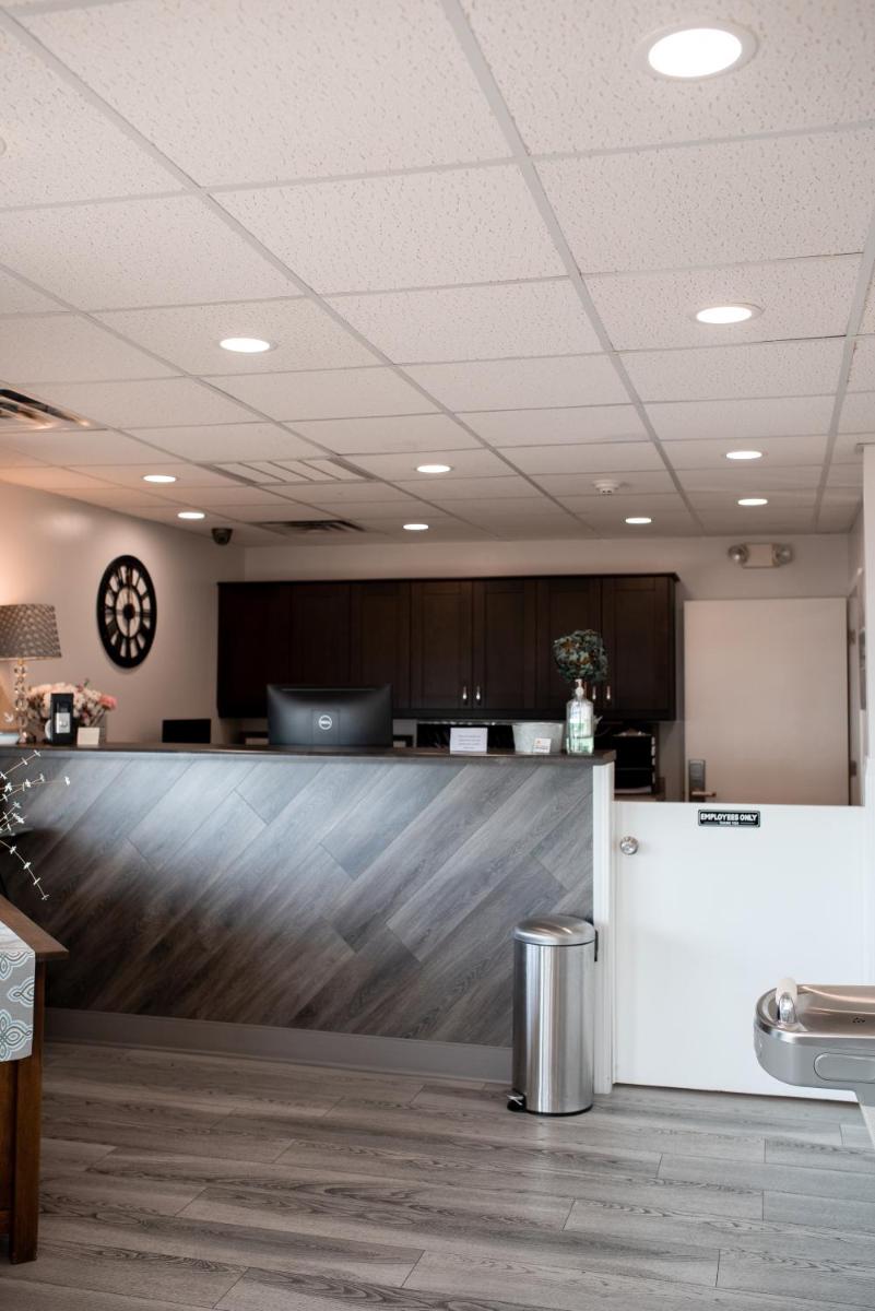West Bank Inn - Housity
