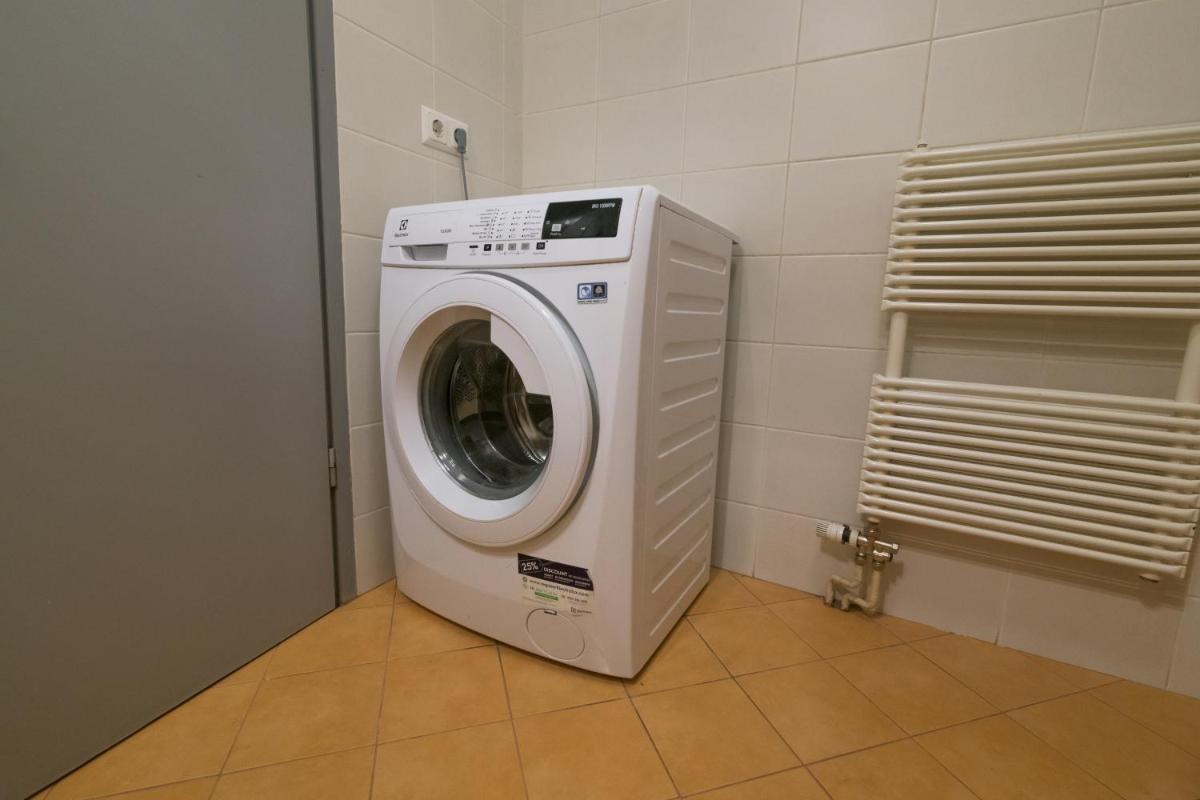 Golden Goose Apartment - Housity