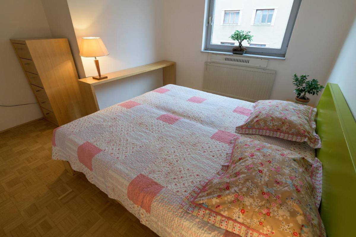 Golden Goose Apartment - Housity