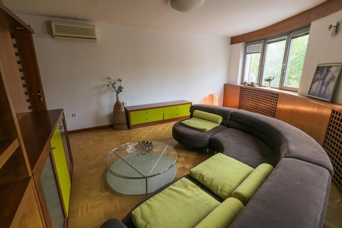 Golden Goose Apartment - Housity