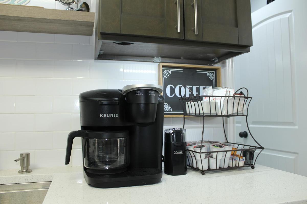 Austin Abode - 4 Bedrooms - Pool - Sleeps 11 - Housity