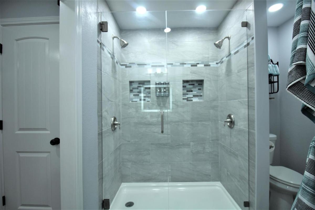 Austin Abode - 4 Bedrooms - Pool - Sleeps 11 - Housity