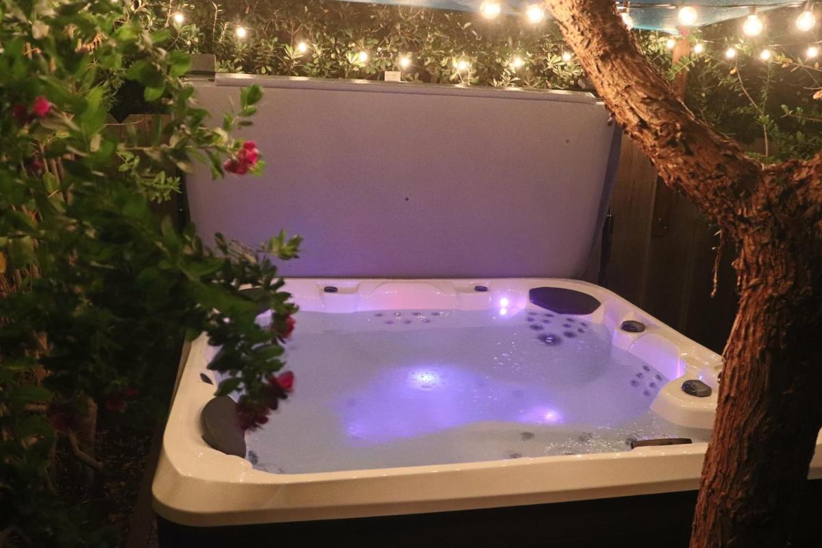 Casa Esperanza. Peaceful Get Away W/Hot tub. - Housity
