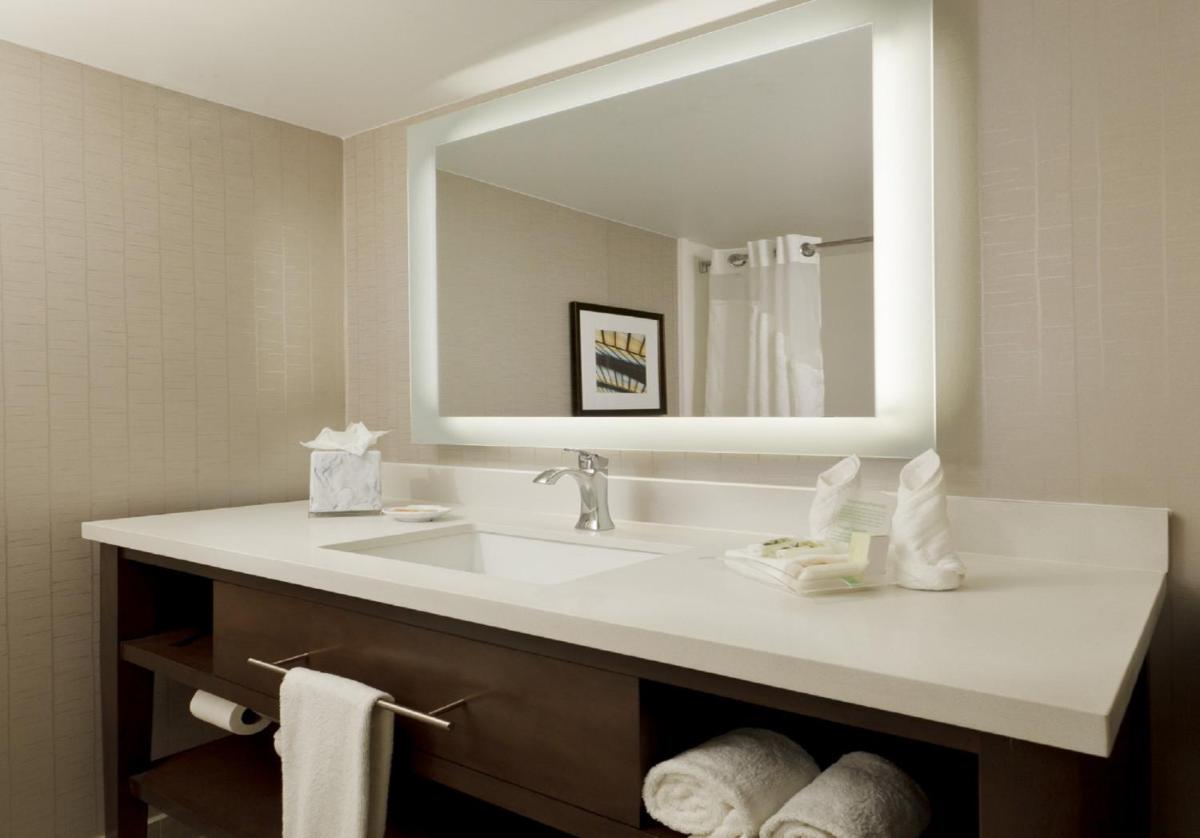 Holiday Inn San Antonio-Riverwalk, an IHG Hotel - Housity