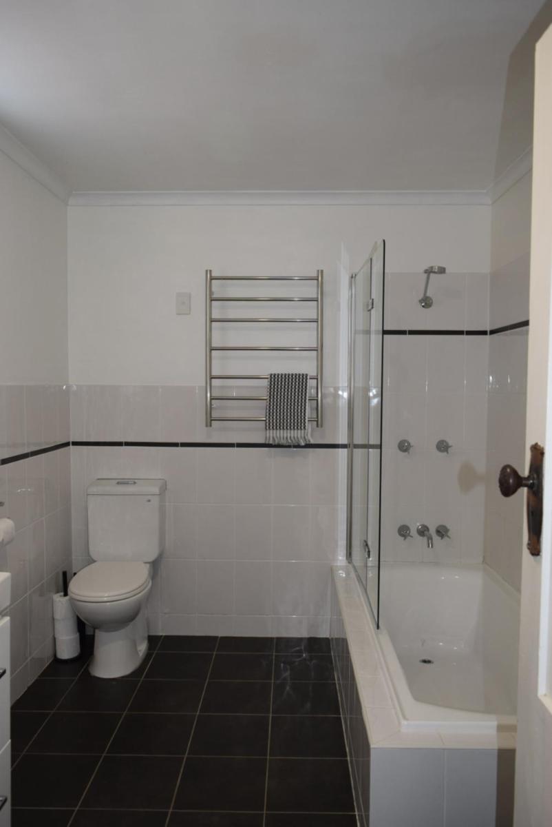 Fitzroy House - Federation charm near town centre - Housity