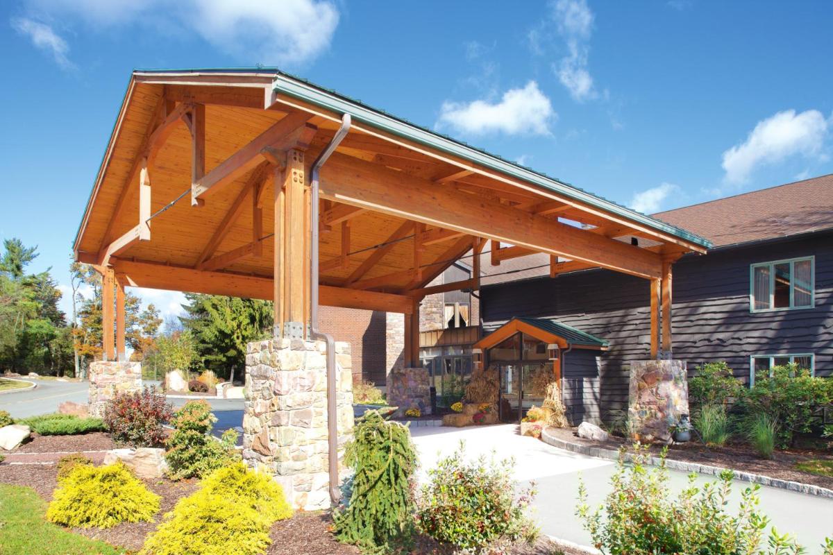 Split Rock Resort - Housity
