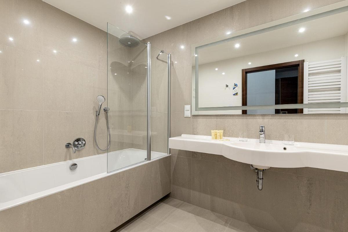 Hotel Meridian - Housity