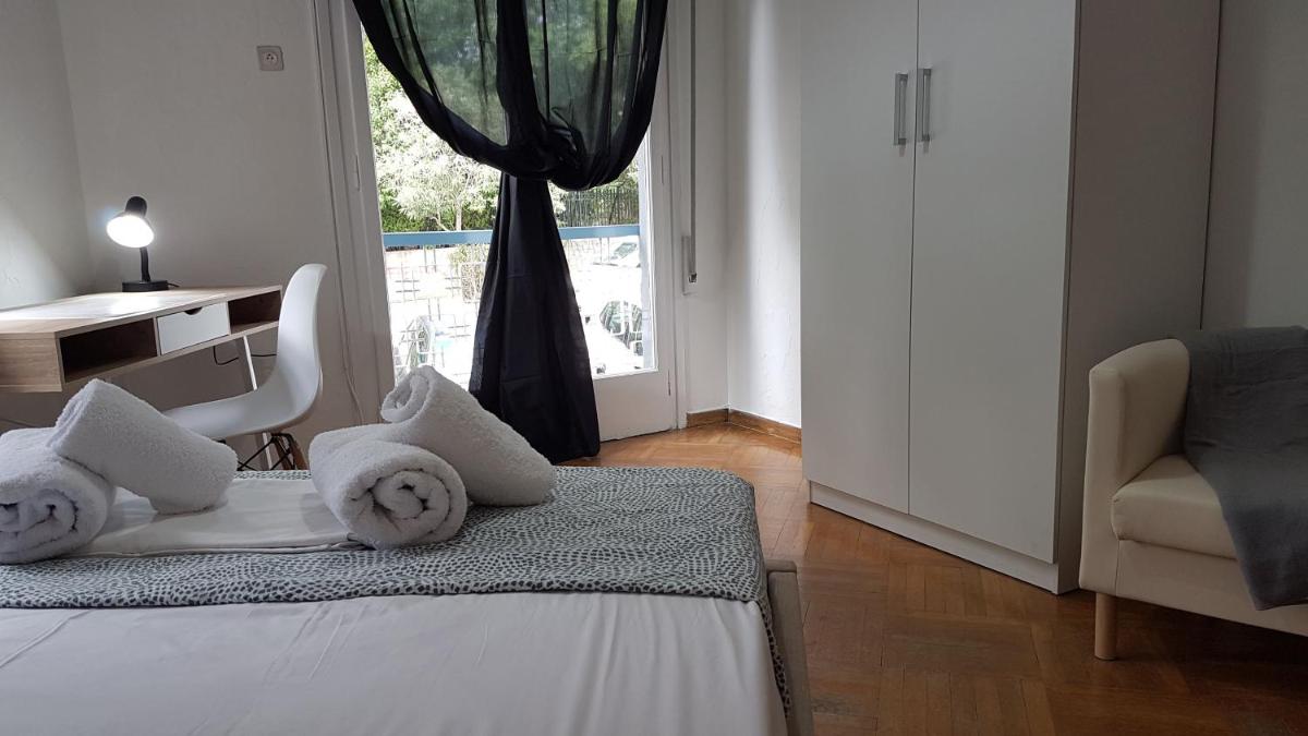 Suitetrails - Mango Apartment - Athens Center, 3 BD, 1 BATH