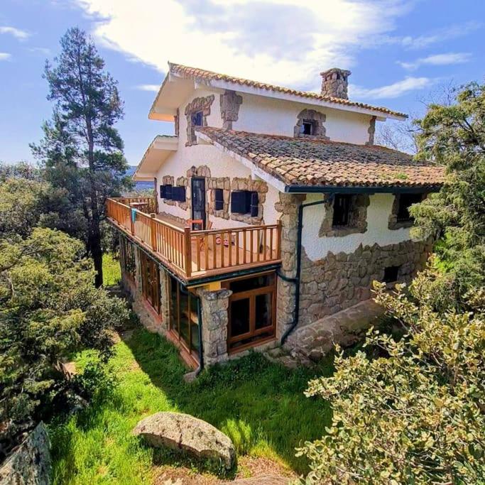Hobbiton. Chalet de ensueño en la Sierra de Madrid. - Housity