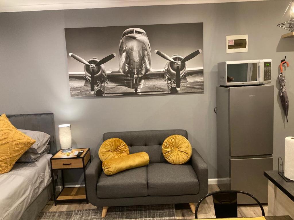 Leafy Retreat Kenridge Trendy - Housity