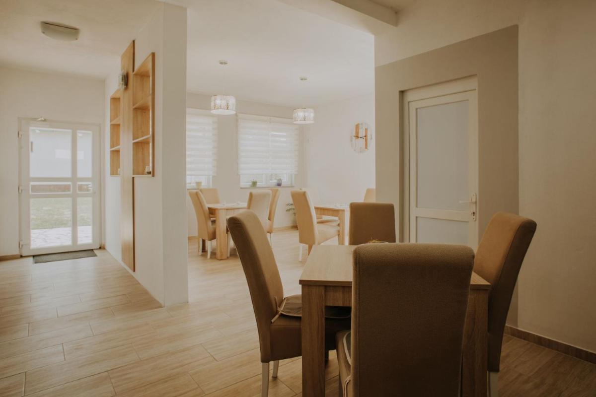 Sobe Anita-soba s bračnim ležajem - Housity