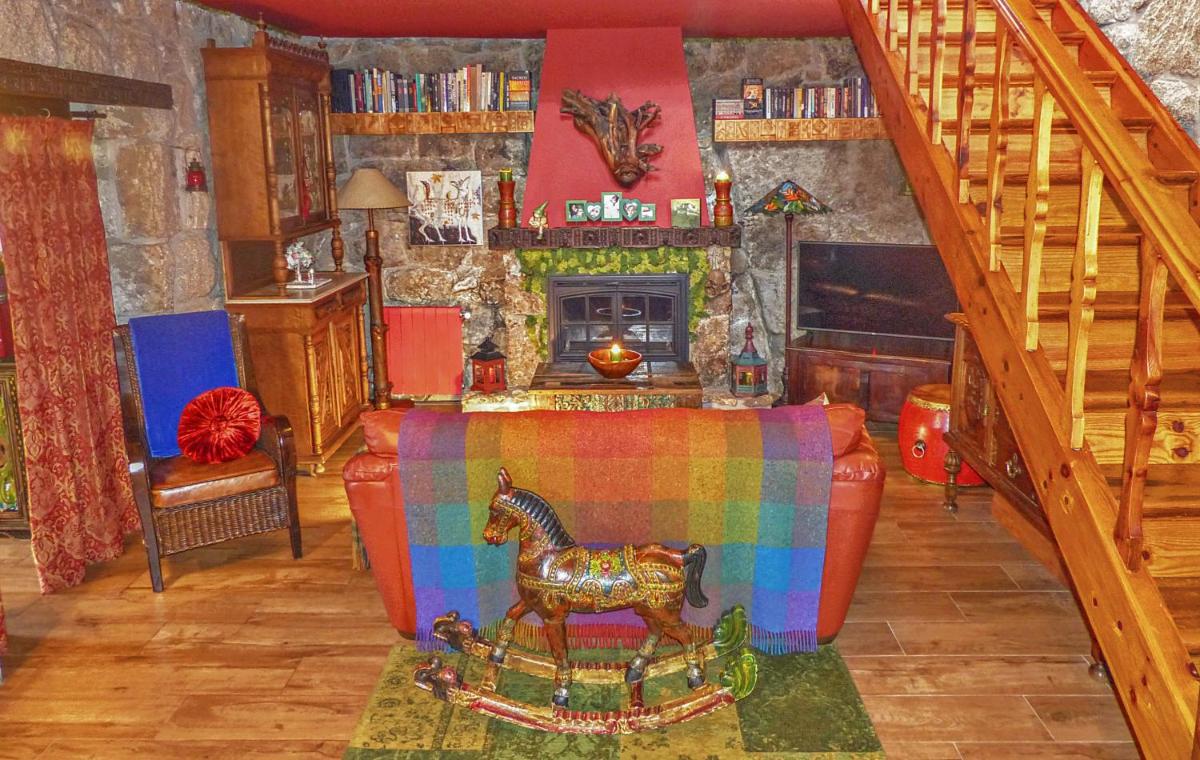 Hobbiton. Chalet de ensueño en la Sierra de Madrid. - Housity