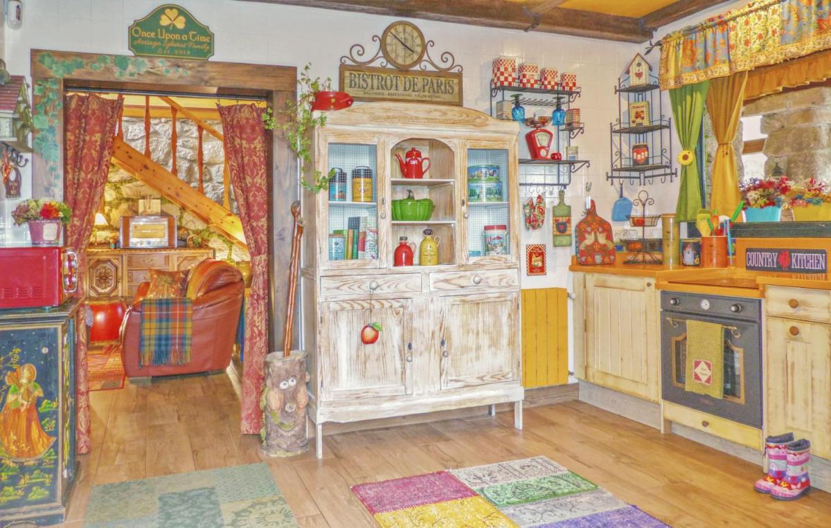 Hobbiton. Chalet de ensueño en la Sierra de Madrid. - Housity