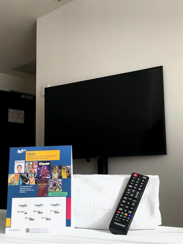 Una televisión o centro de entretenimiento en Axor Feria