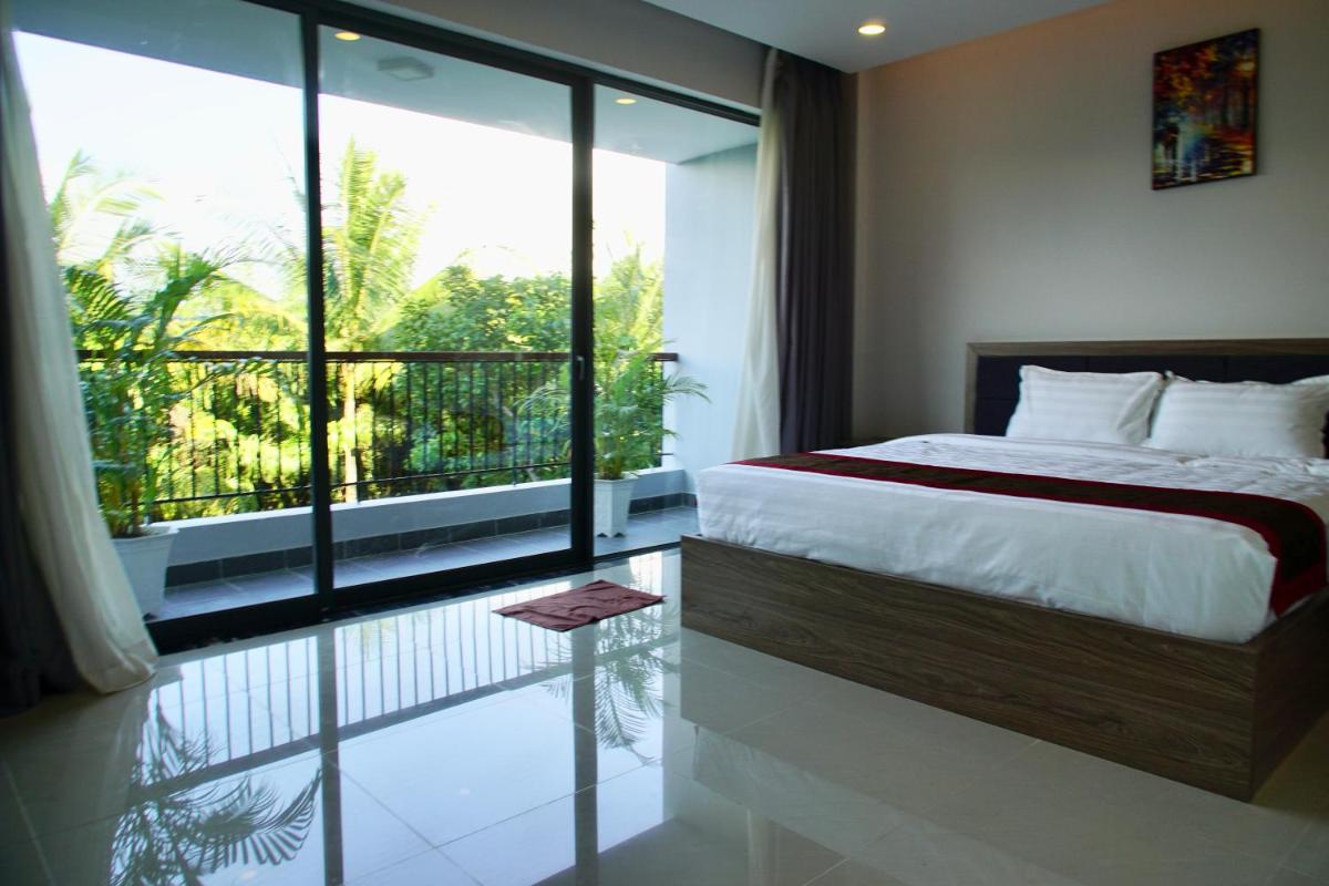 8BR west coast Phu Quoc beach townhouse shared swimming pool - Housity