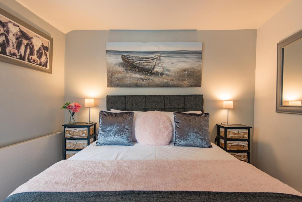 Cow and Cockle - quirky cottage in the centre of Deal - Housity