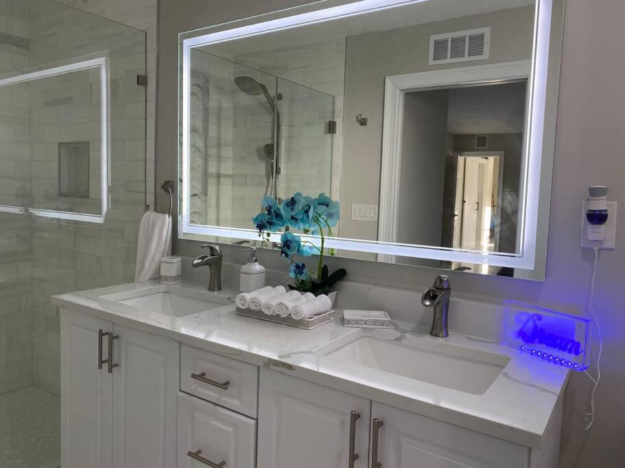 Waterfront Fort Lauderdale House with Heated-pool - Housity