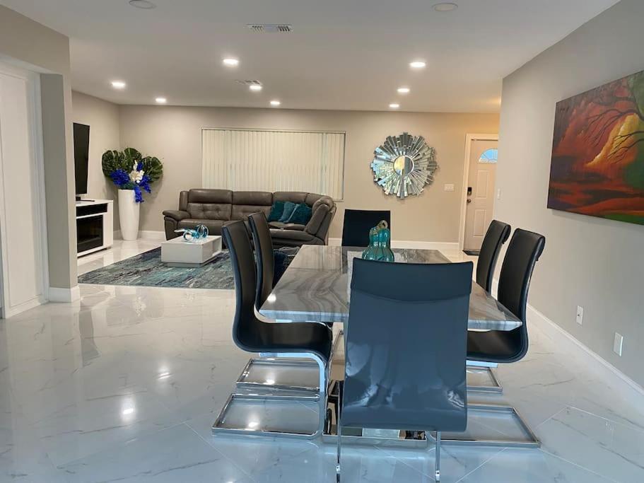 Waterfront Fort Lauderdale House with Heated-pool - Housity