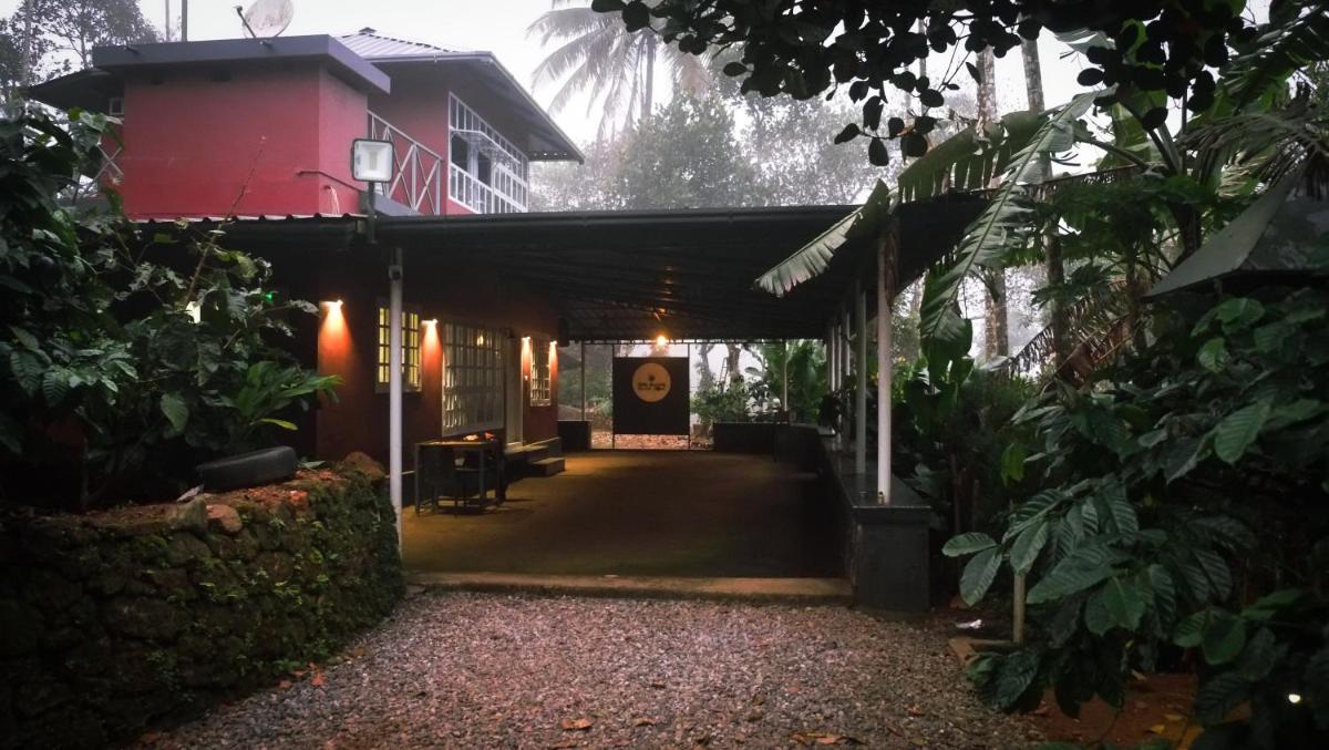 BlackHole Farms & Retreats - Housity