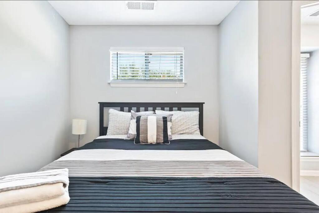 Spacious 3BR ATL home minutes to DT - Housity