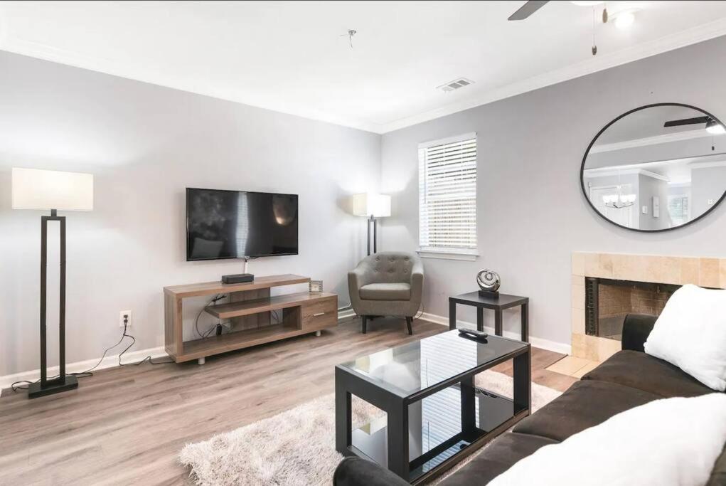 Spacious 3BR ATL home minutes to DT - Housity