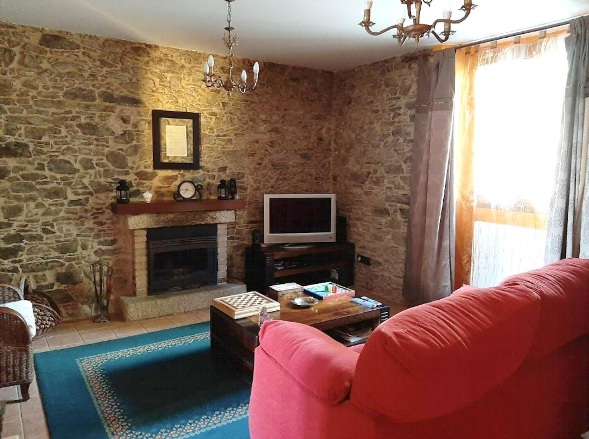 Spacious villa with pool in Empalme de Vilar 300 m² 8 guests - Housity