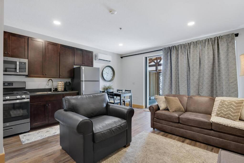 Maple Suite - Main Street Lodge in Berlin - Housity