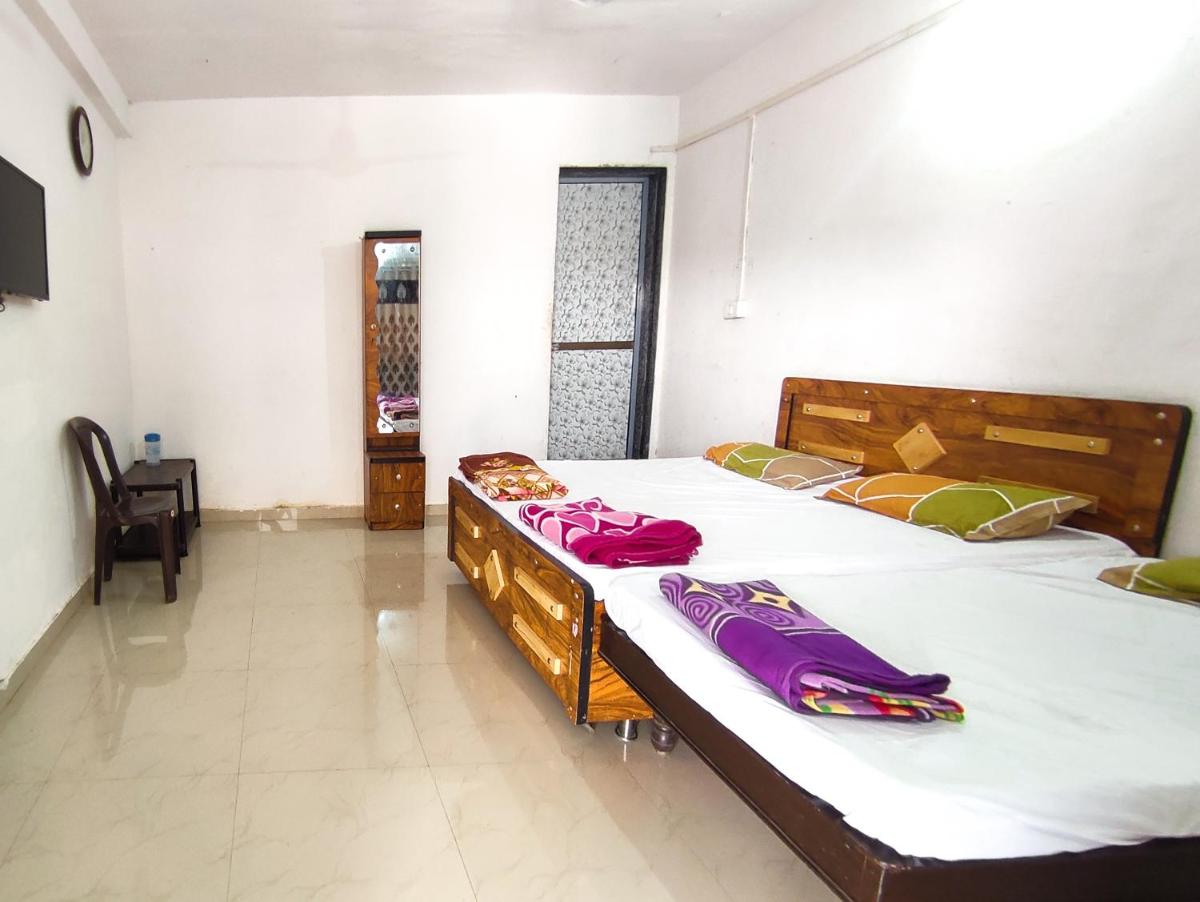 V J Farmstay - Housity